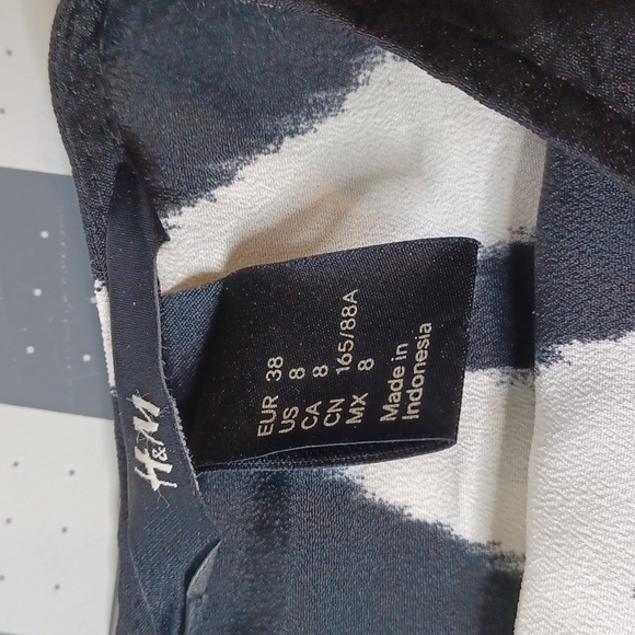 H&M black and white tank nwot 8 - Picture 4 of 8
